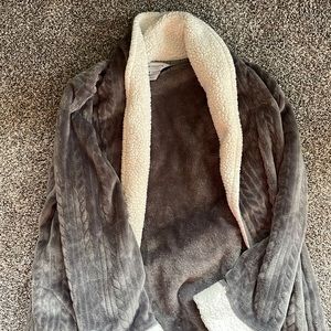 Liz Claiborne long robe